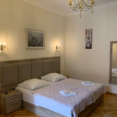 Guest House Rafael Тбілісі Екстер'єр фото