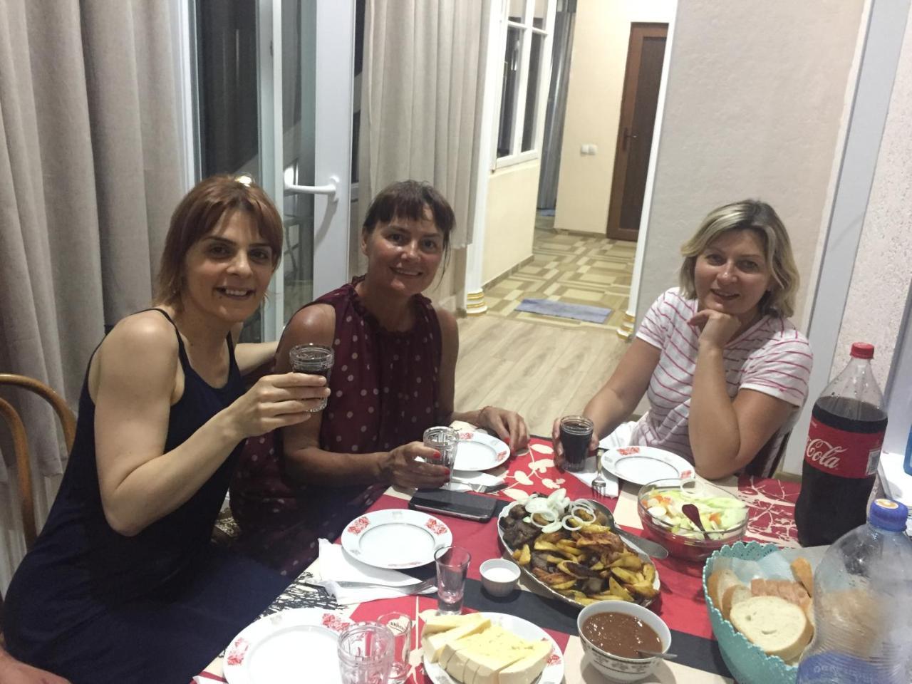 Guest House Rafael Тбілісі Екстер'єр фото